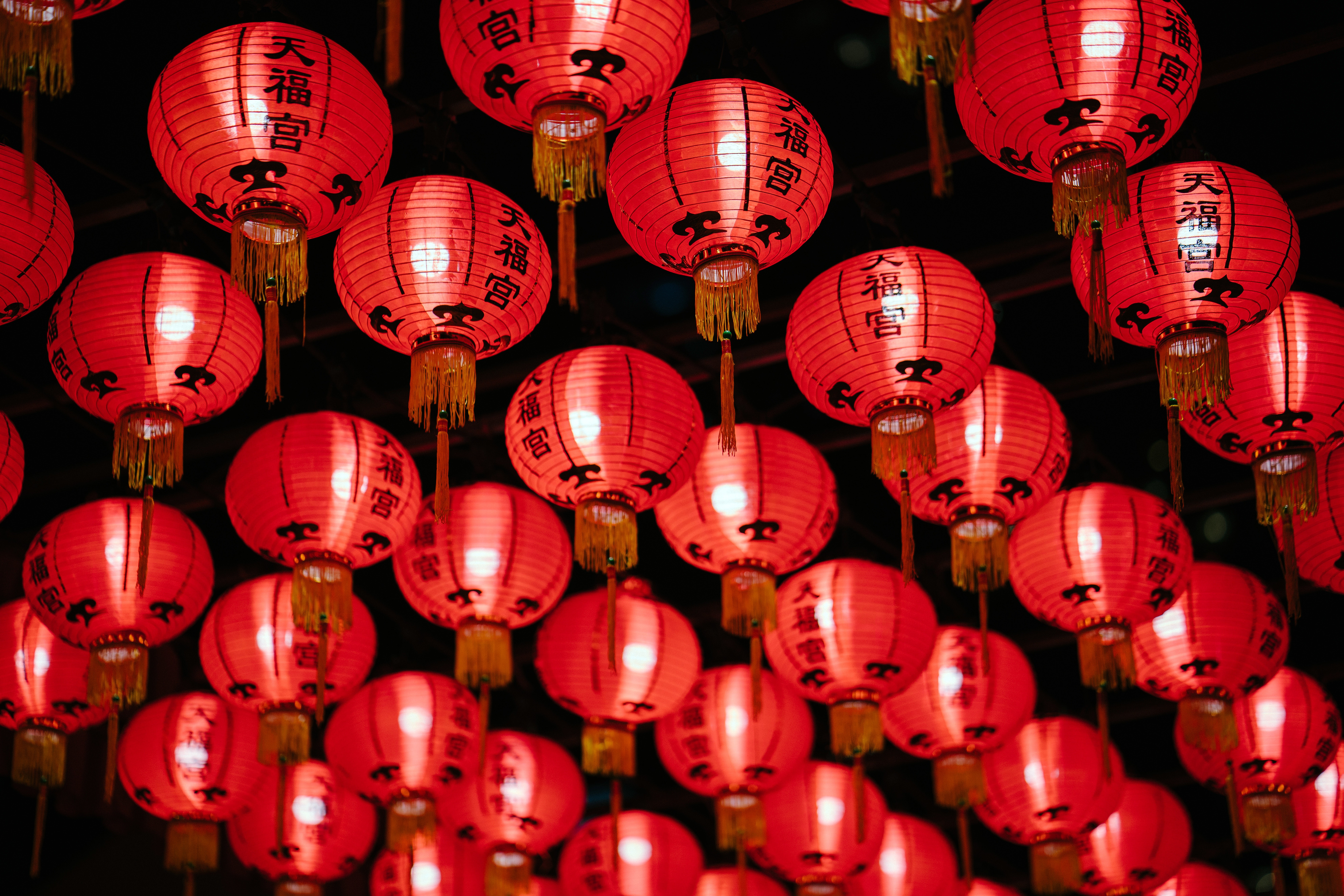 https://trainingcoachingsquare.be/coaching-mentoring-academy/wp-content/uploads/sites/5/2020/02/photo-of-red-paper-lanterns-1167160.jpg